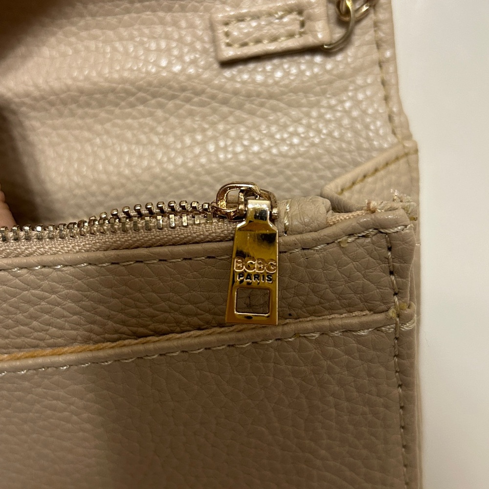 BCBG Paris Quilted Crossbody Bag in Creamy Beige - Wristlet Strap Woven Chain - Picture 9 of 11